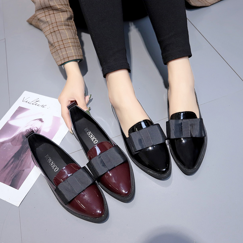 Women Shoes Formal - รองเท้าส้นเตี้ยหนังแก้วสีดำ/สีแดงไวน์ ปลายแหลม แบบสวม ประดับโบว์ รองเท้าลำลองอเนกประสงค์สำหรับใส่ในชีวิตประจำวันและธุรกิจ