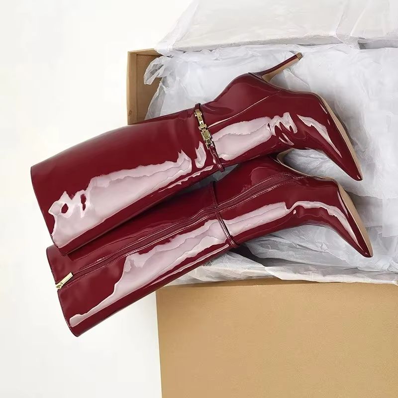 Women'S Shoes Burgundy - รองเท้าบูทหุ้มข้อสูงทรงส้นเข็มปลายแหลม ประดับหัวเข็มขัด ซิปหน้า สีแดงเบอร์กันดี หนังแก้ว สำหรับผู้หญิง