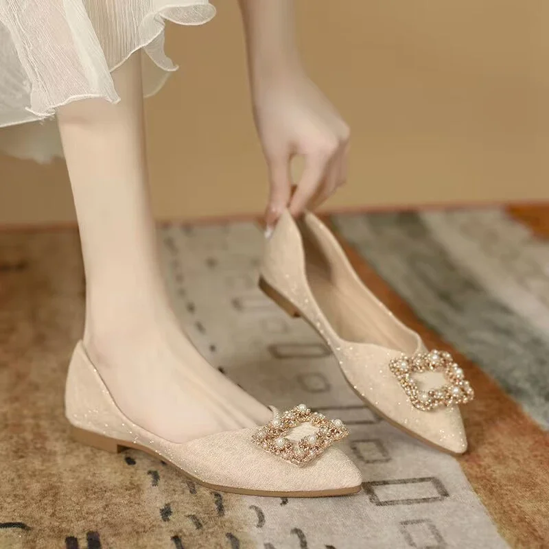Women Shoes Quick Delivery - รองเท้าสุภาพสตรีแชมเปญหัวเข็มขัดสแควร์เพื่อนเจ้าสาว 2025 แนวโน้มข้อเสนอสบายและสง่างามจัดส่งรวดเร็วรองเท้าสตรีแบน