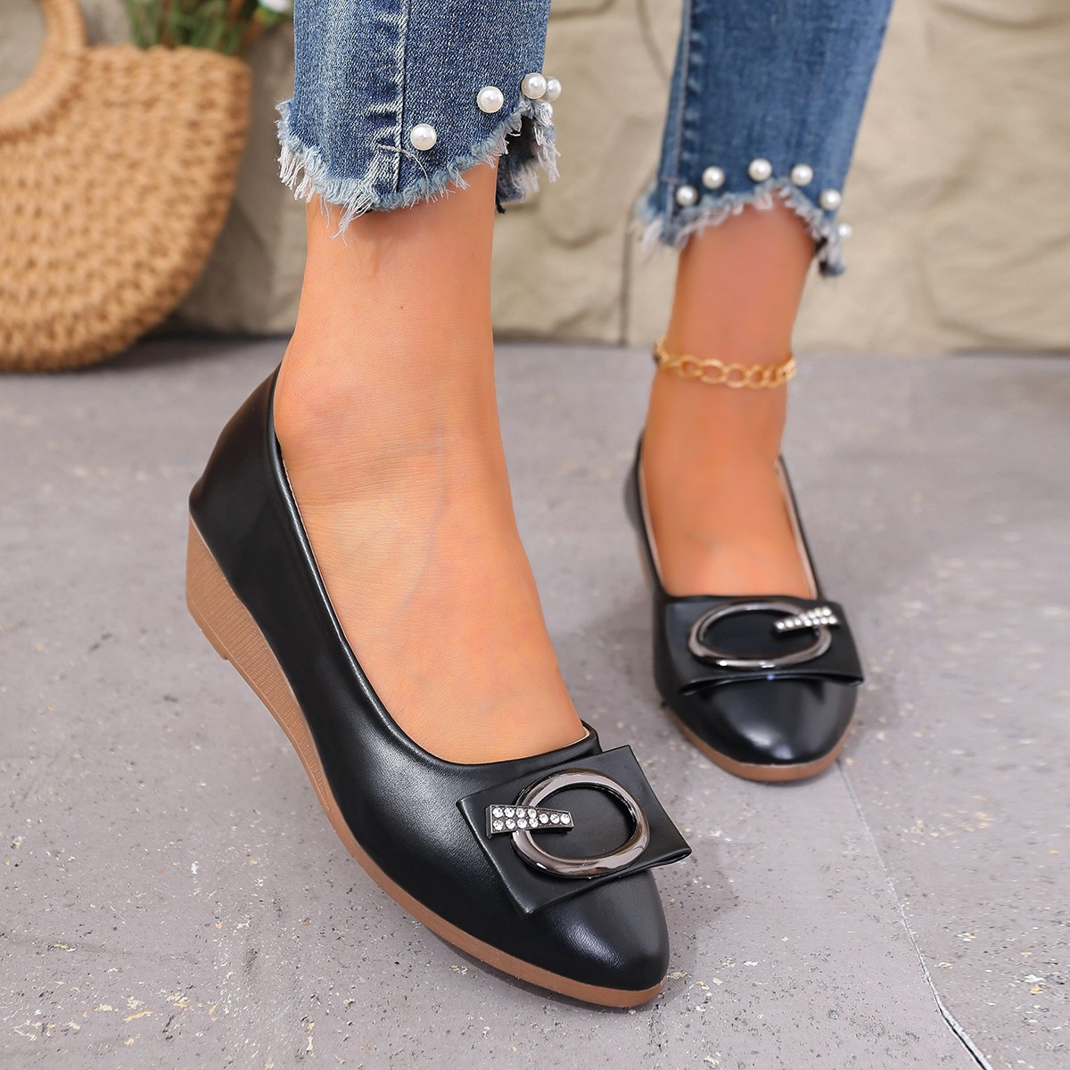 รองเท้าส้นเตารีดหนังประดับเพชร - Women Shoes Quick Delivery บทวิจารณ์และราคา