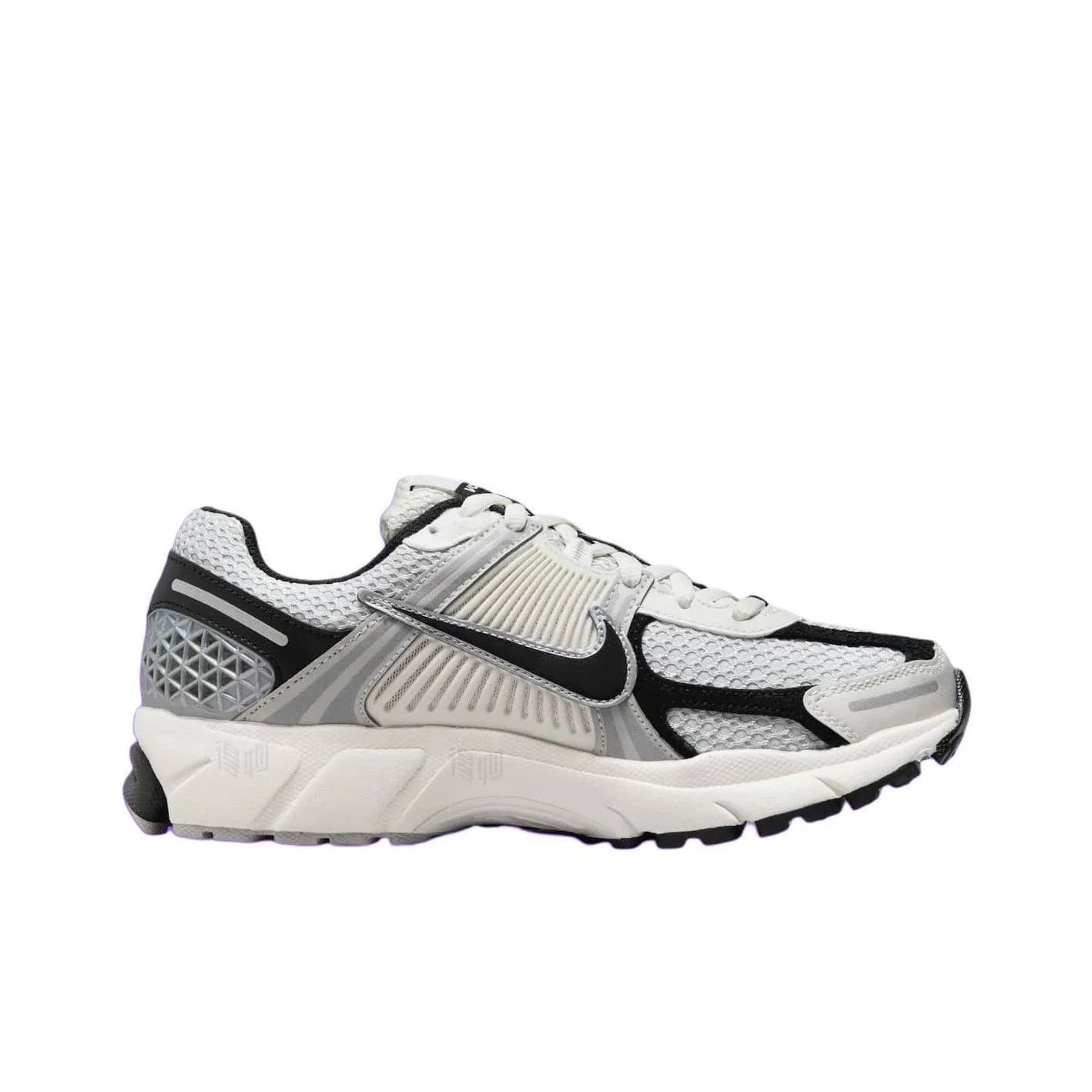 รองเท้าวิ่ง Nike Zoom Vomero 5 - Women Shoes Running Nike บทวิจารณ์และราคา