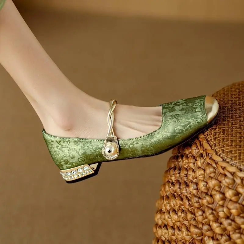 ส้นผู้หญิงปั๊มสแควร์ Toe Mary  - Women Shoes Japanese Brand บทวิจารณ์และราคา